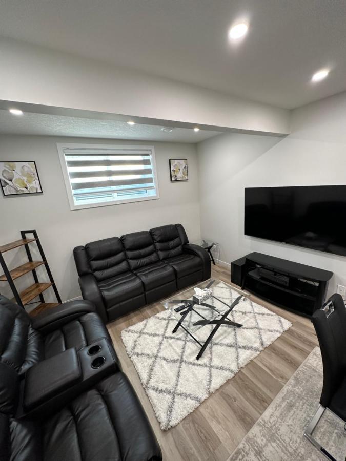 2 Bedroom 2 Washrooms Brand New Beautiful & Cozy Suite YYC Buitenkant foto