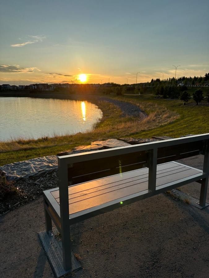 2 Bedroom 2 Washrooms Brand New Beautiful & Cozy Suite YYC Buitenkant foto