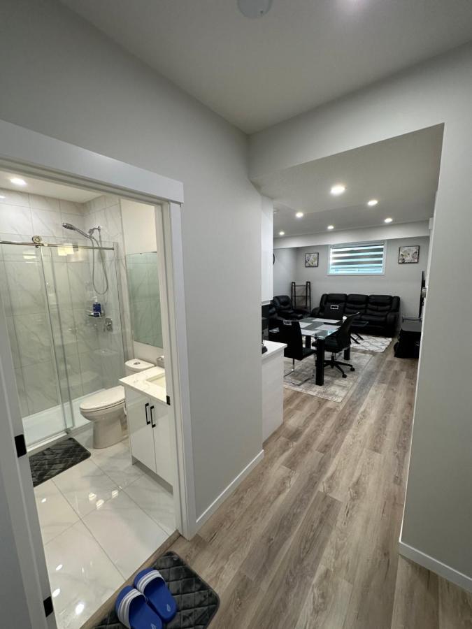 2 Bedroom 2 Washrooms Brand New Beautiful & Cozy Suite YYC Buitenkant foto