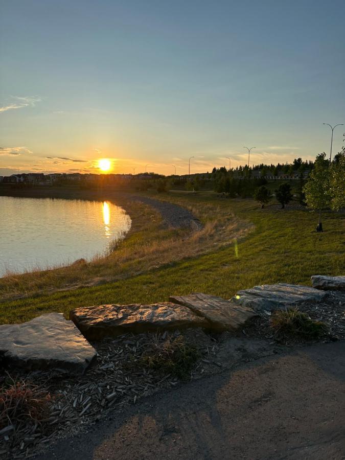2 Bedroom 2 Washrooms Brand New Beautiful & Cozy Suite YYC Buitenkant foto