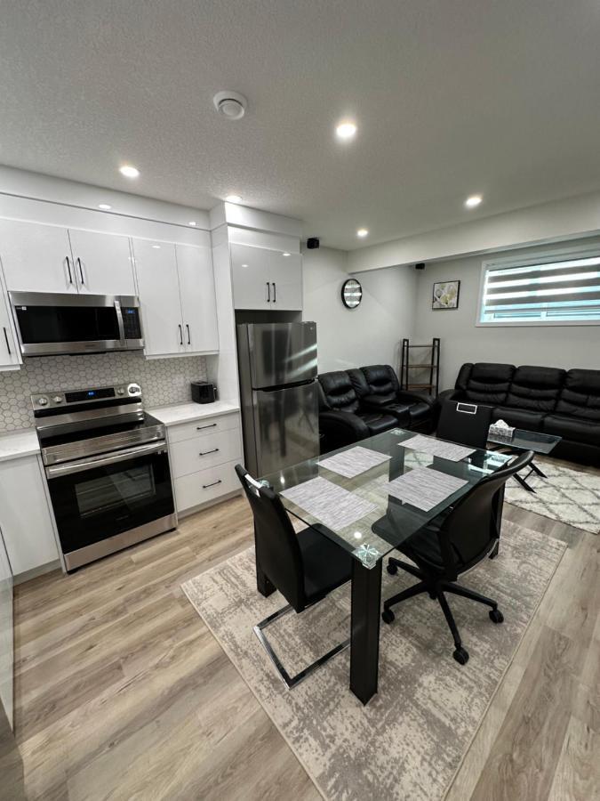 2 Bedroom 2 Washrooms Brand New Beautiful & Cozy Suite YYC Buitenkant foto