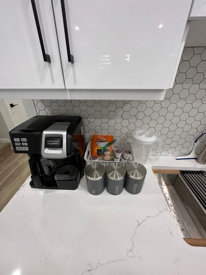 2 Bedroom 2 Washrooms Brand New Beautiful & Cozy Suite YYC Buitenkant foto