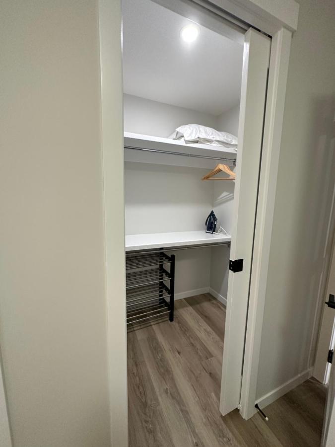 2 Bedroom 2 Washrooms Brand New Beautiful & Cozy Suite YYC Buitenkant foto
